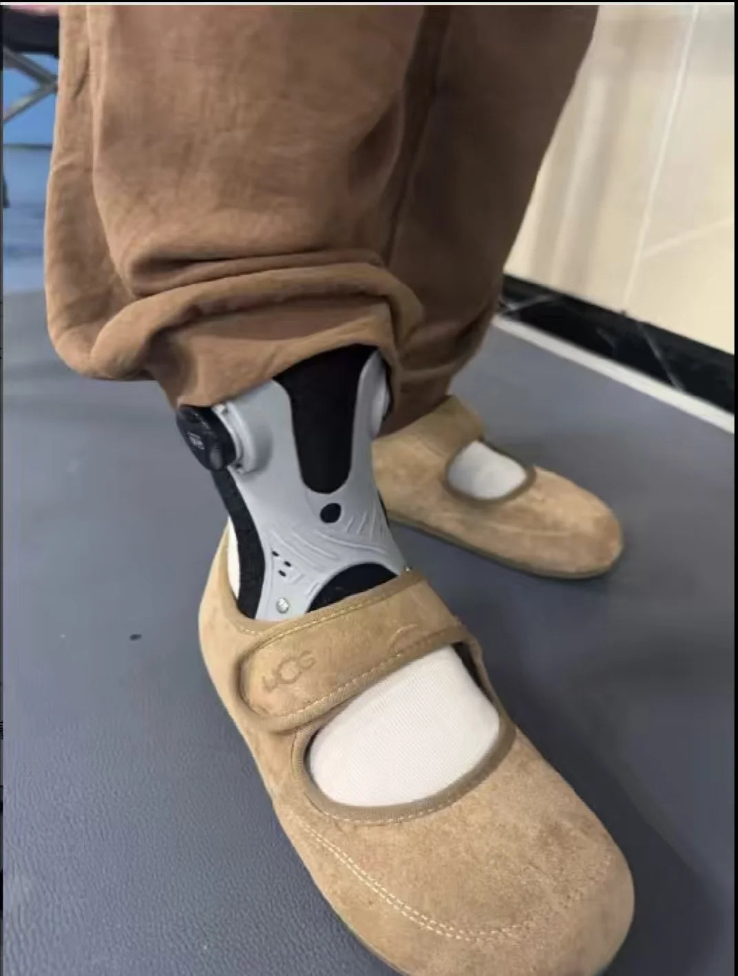 Dial-Adjustable Air Cushion Ankle Support