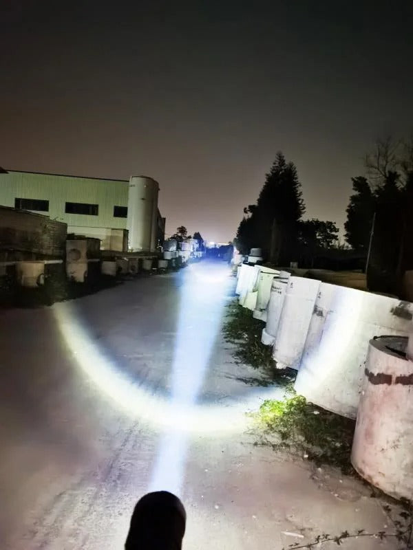 Adjustable Focus High-Brightness LED Flashlight